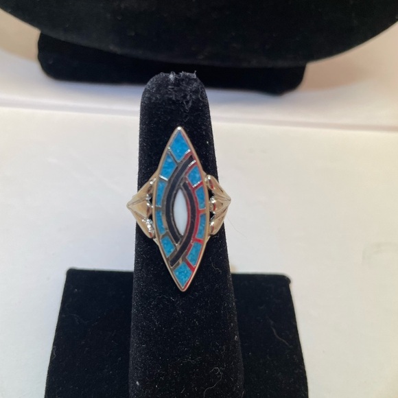 Vintage Sterling Silver Hummingbird Pattern Crushed Turquoise Inlay Size 4.5 - Picture 2 of 7